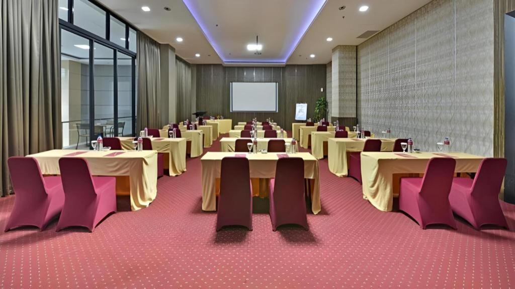 Travello Hotel Бандунг Екстериор снимка