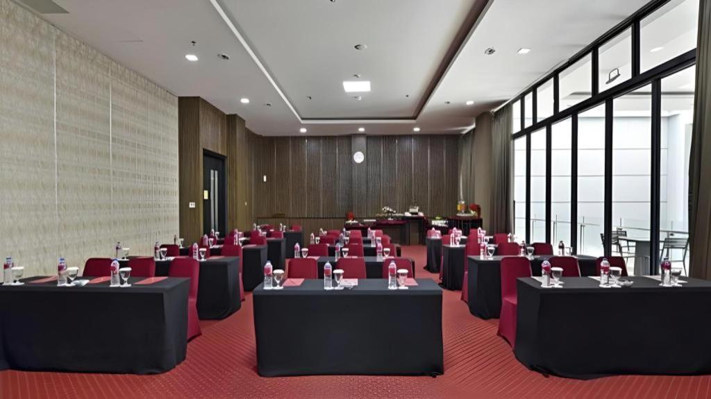 Travello Hotel Бандунг Екстериор снимка