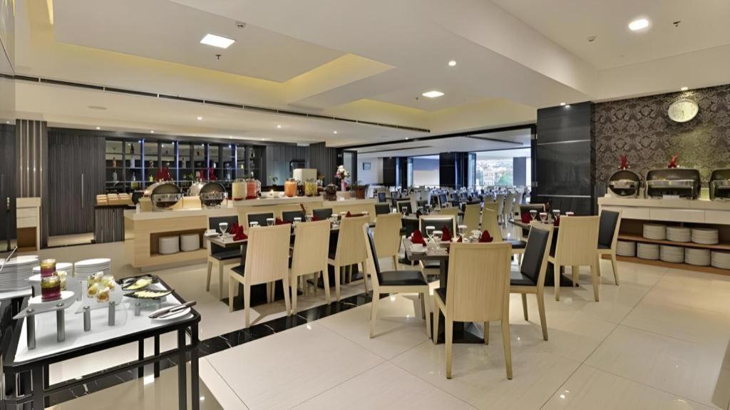 Travello Hotel Бандунг Екстериор снимка