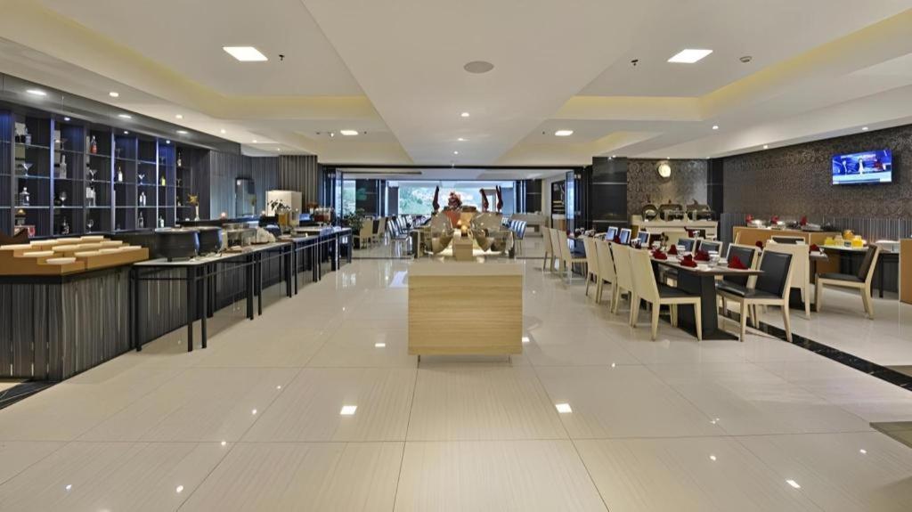 Travello Hotel Бандунг Екстериор снимка