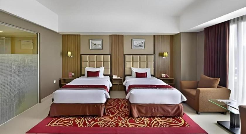 Travello Hotel Бандунг Екстериор снимка