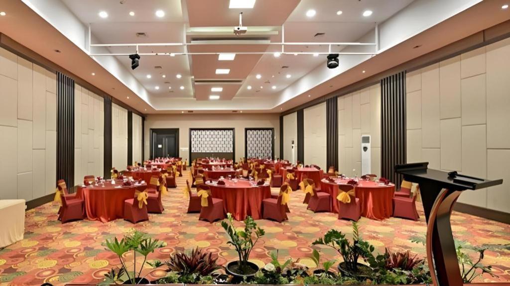 Travello Hotel Бандунг Екстериор снимка