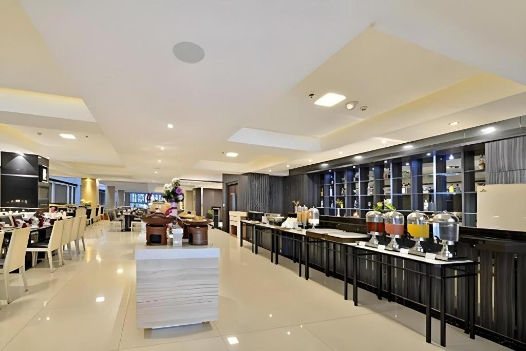 Travello Hotel Бандунг Екстериор снимка