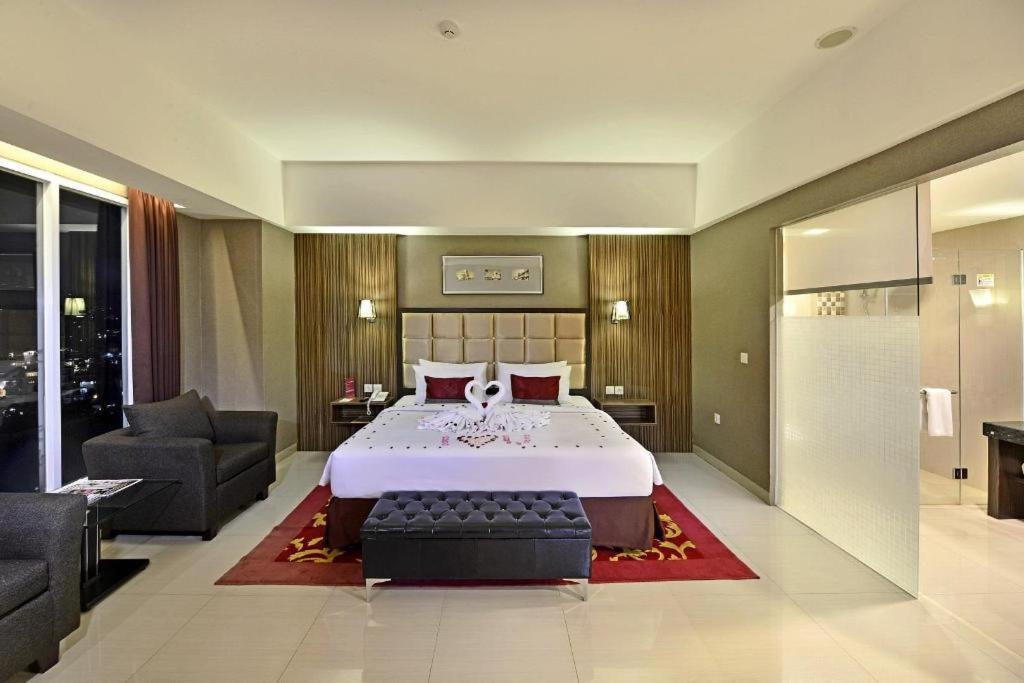 Travello Hotel Бандунг Екстериор снимка