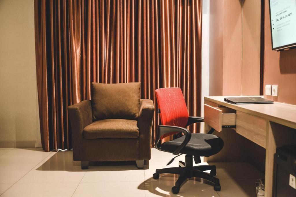 Travello Hotel Бандунг Екстериор снимка