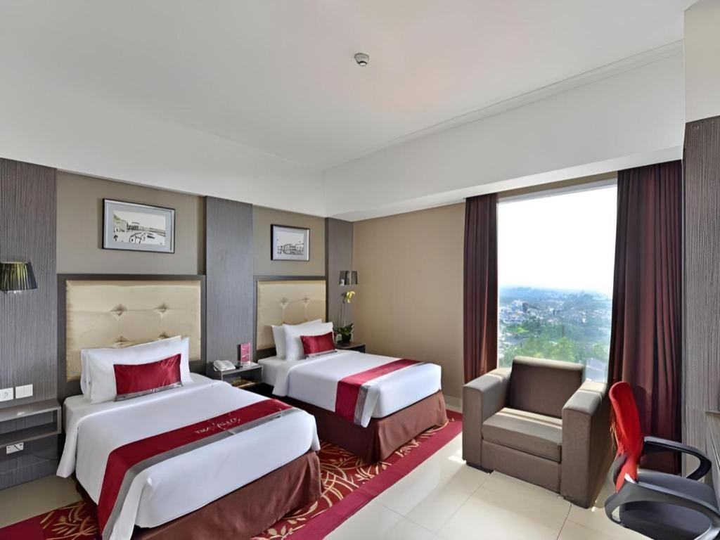 Travello Hotel Бандунг Екстериор снимка