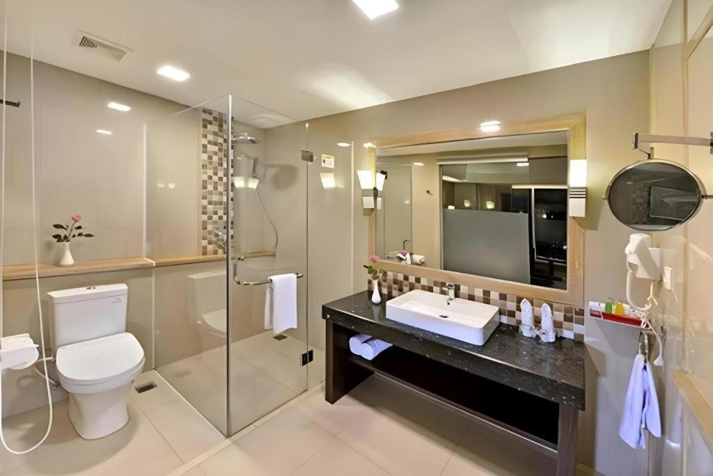 Travello Hotel Бандунг Екстериор снимка