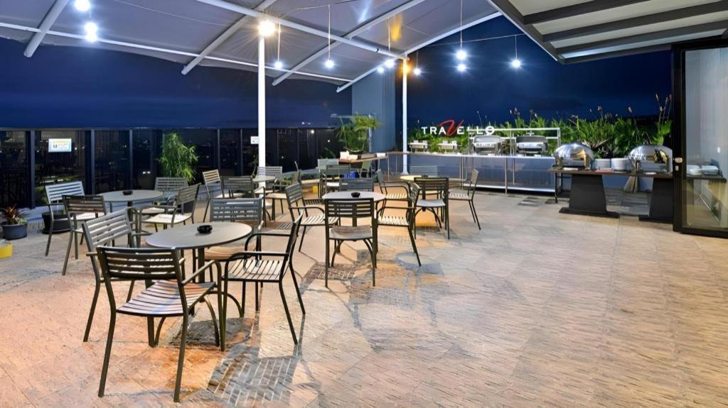 Travello Hotel Бандунг Екстериор снимка