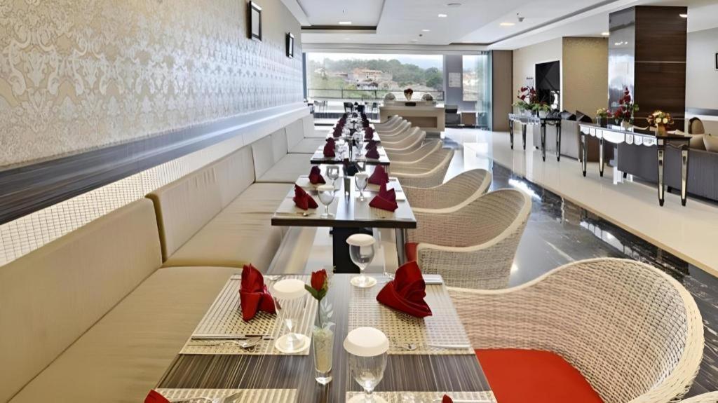 Travello Hotel Бандунг Екстериор снимка