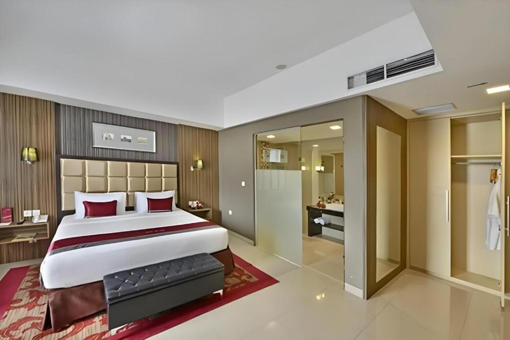 Travello Hotel Бандунг Екстериор снимка
